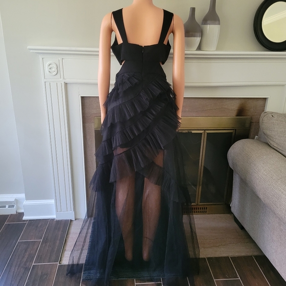 BCBGMAXAZRIA gown with a mini slip Underneath Tiered Ruffle. - Picture 2 of 12